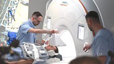 Poistencom Dôvery rušia vyšetrenia magnetickou rezonanciou. Musia platiť alebo hľadať inde